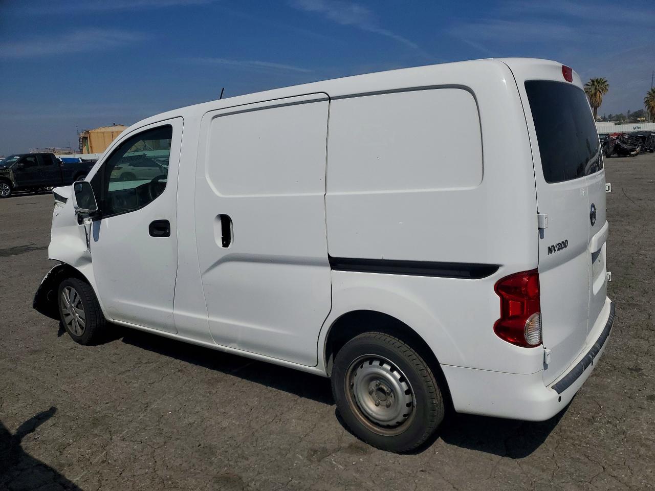 2015 Nissan Nv VIN 3N6CM0KN1FK705334 photo 2