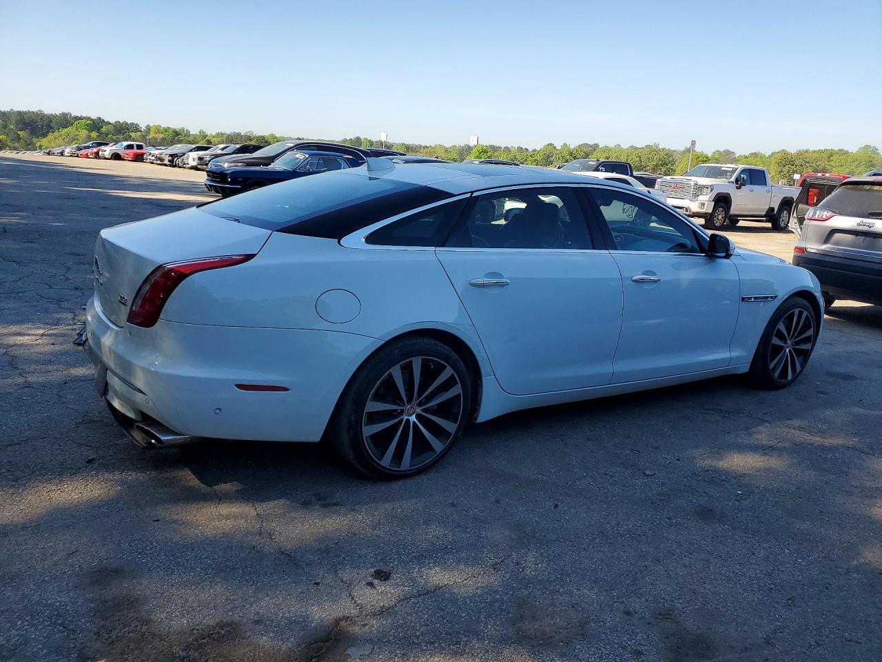 2019 Jaguar Xj VIN SAJWJ2GD3K8W17829 photo 3