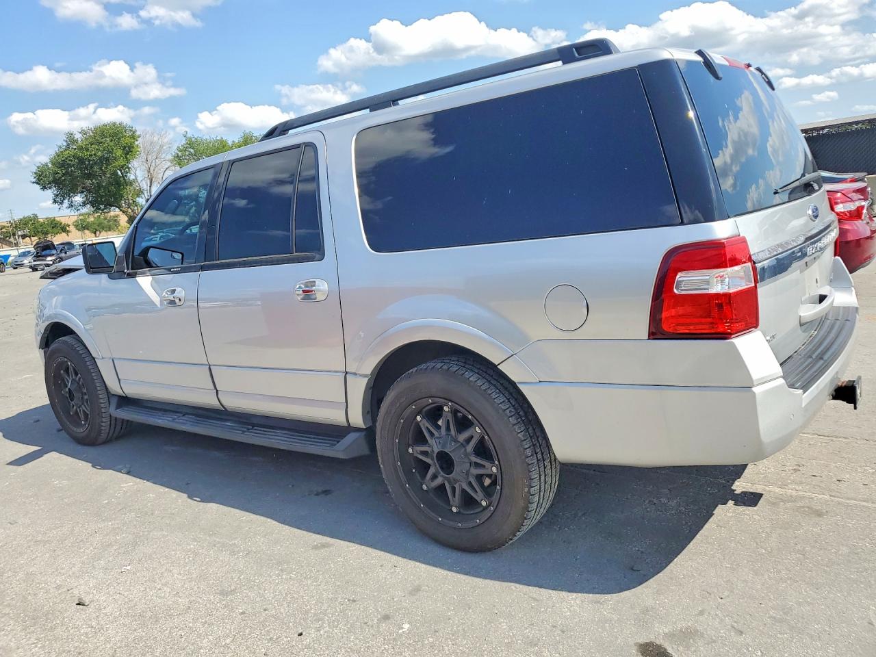 2015 Ford Expedition VIN 1FMJK1JT0FEF32014 photo 2
