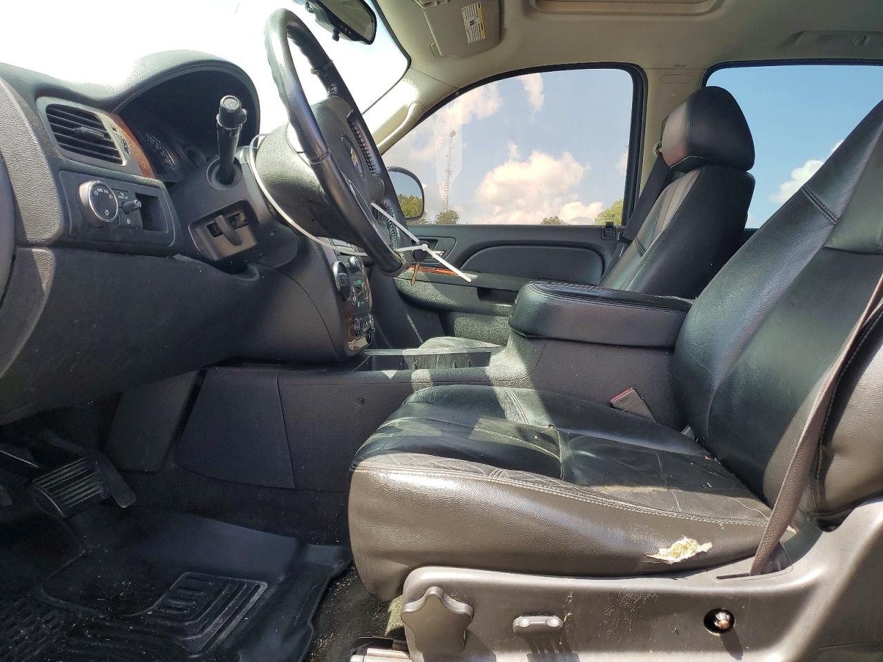 2013 Chevrolet Suburban VIN 1GNSCJE08DR120586 photo 7