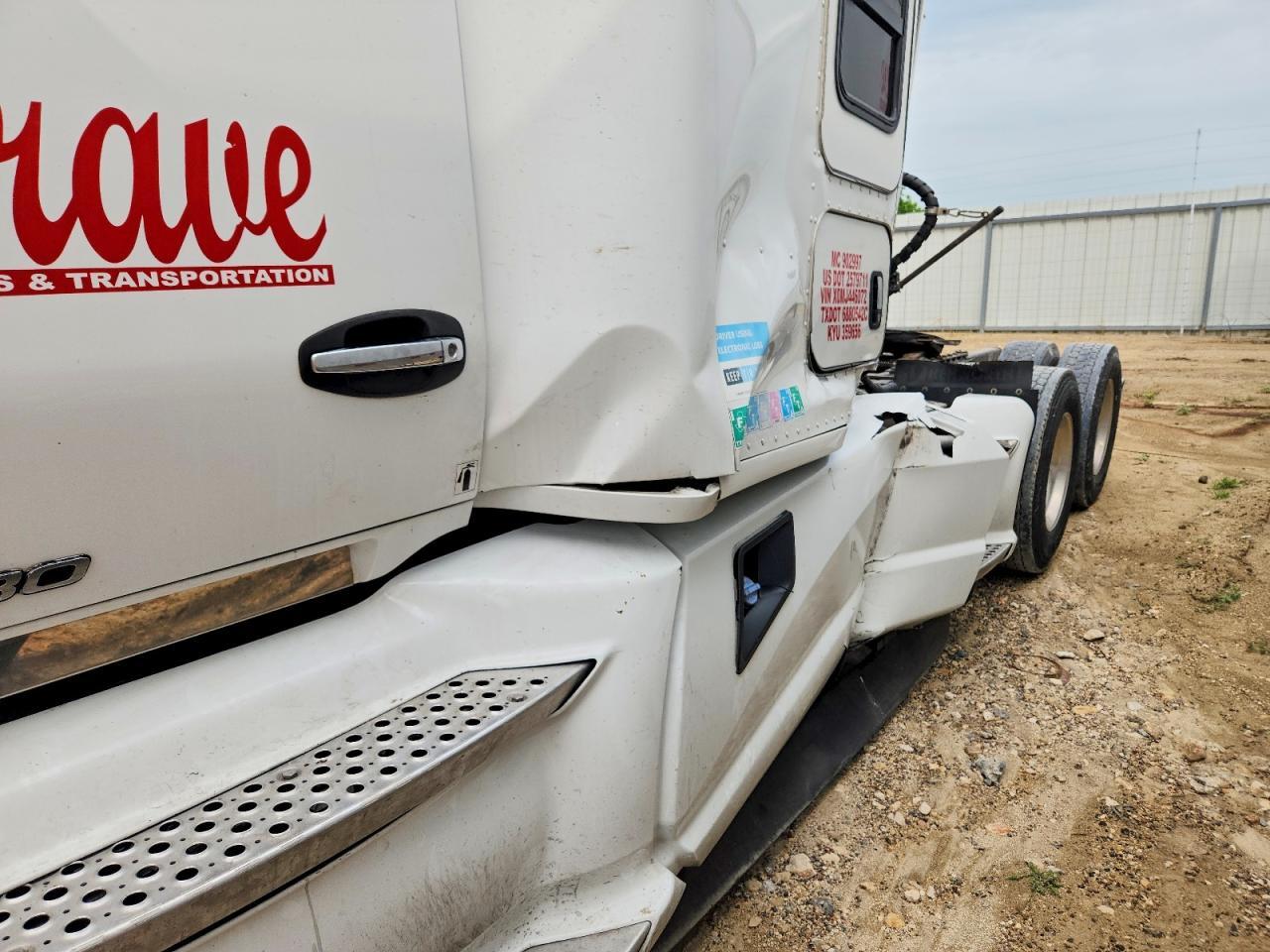 2021 KENWORTH Tractor VIN 1XKYDP9X0MJ446072 photo 9