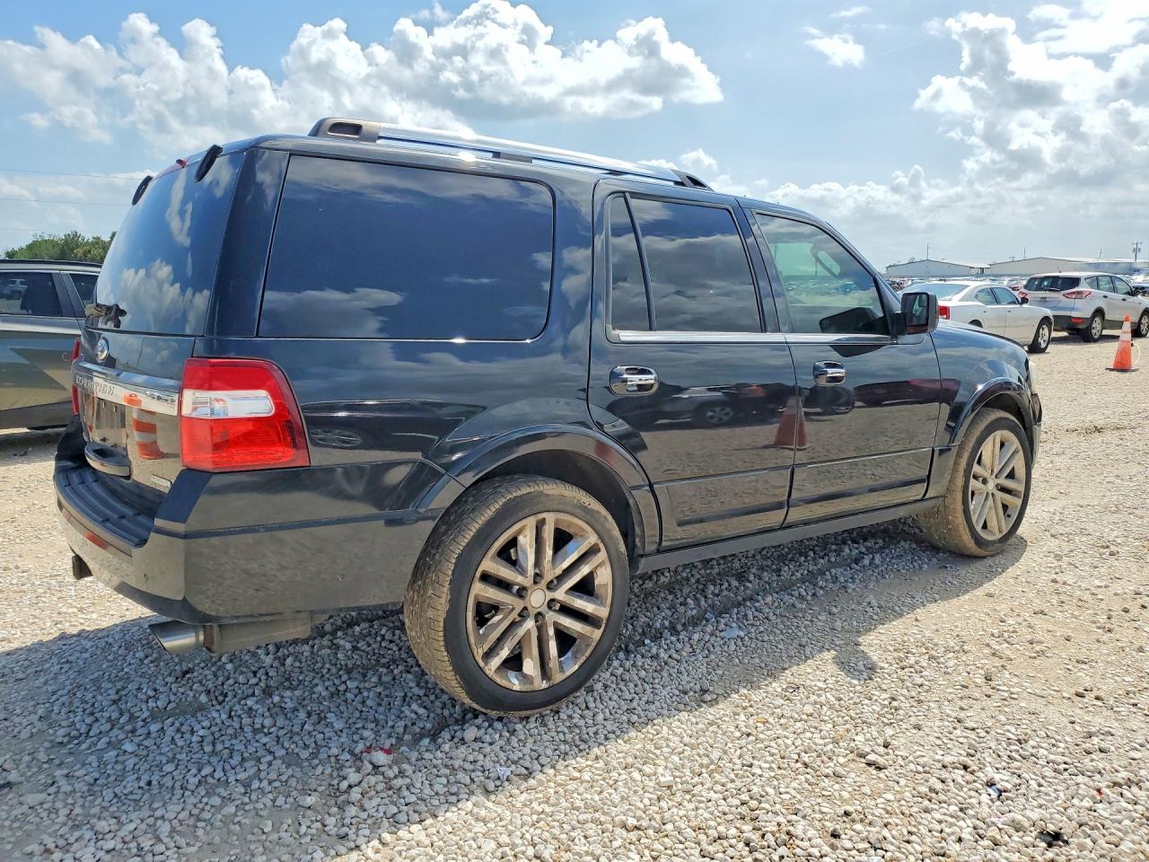 2015 Ford Expedition VIN 1FMJU1KT9FEF46826 photo 3