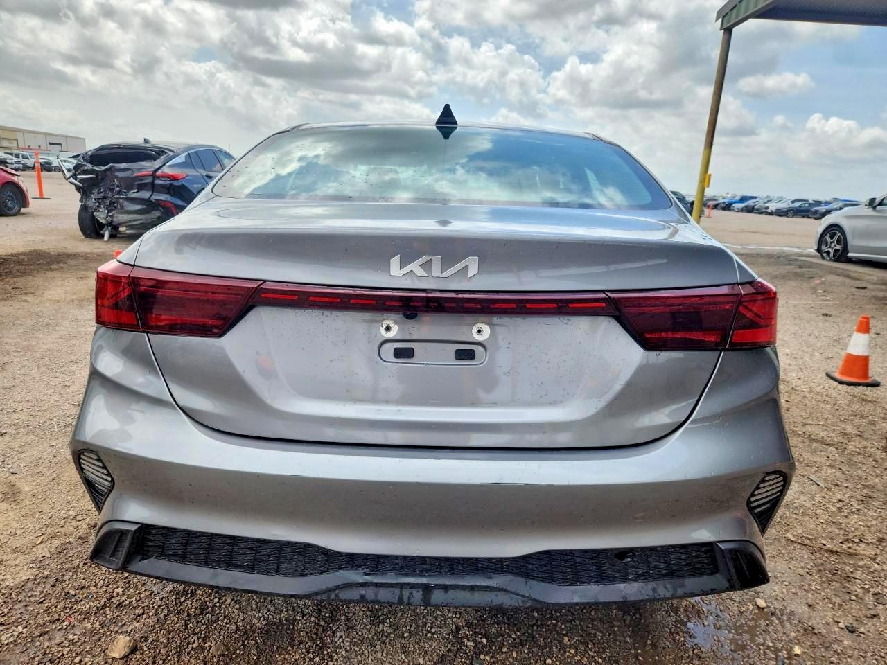 2024 Kia Forte lxs VIN 3KPF24AD8RE792528 photo 6