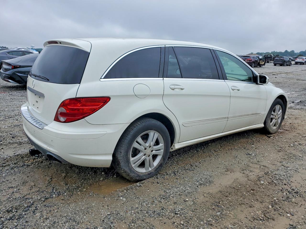 2008 Mercedes R-class VIN 4JGCB56E88A081760 photo 3