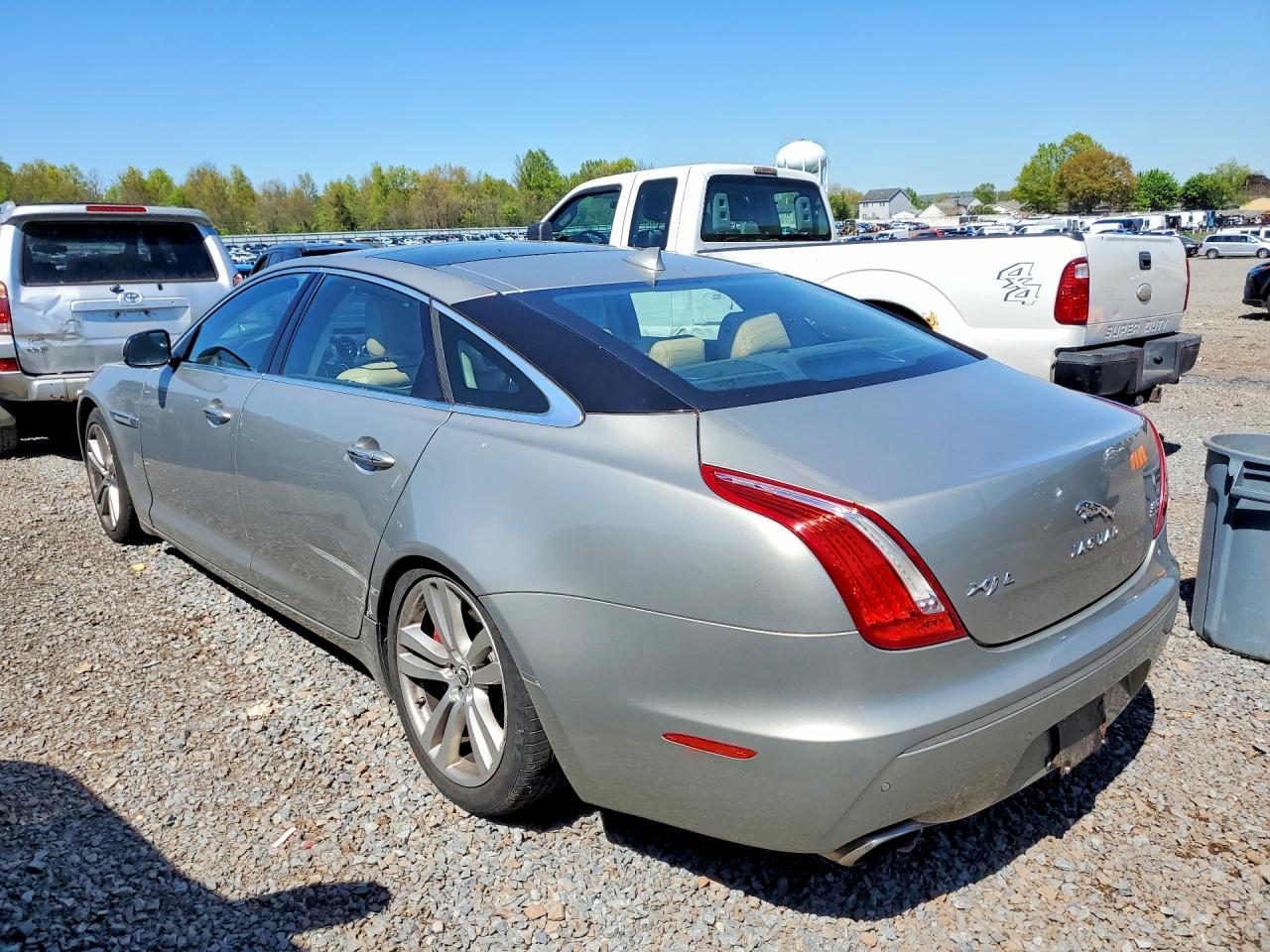 2013 Jaguar Xj VIN SAJWJ2GD4D8V51942 photo 2