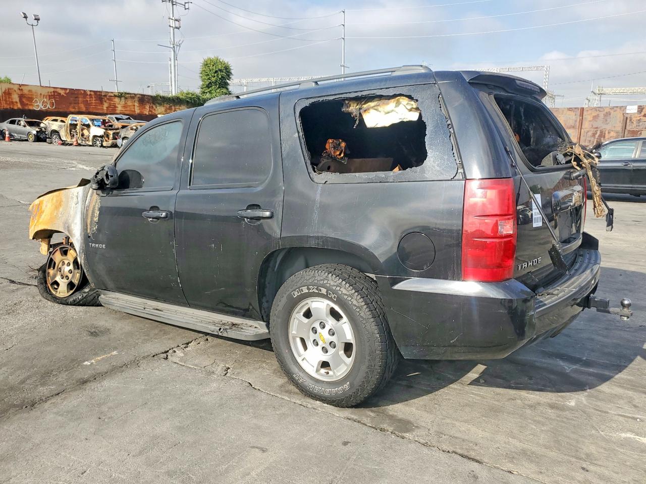 2010 Chevrolet Tahoe VIN 1GNMCAE33AR187191 photo 2