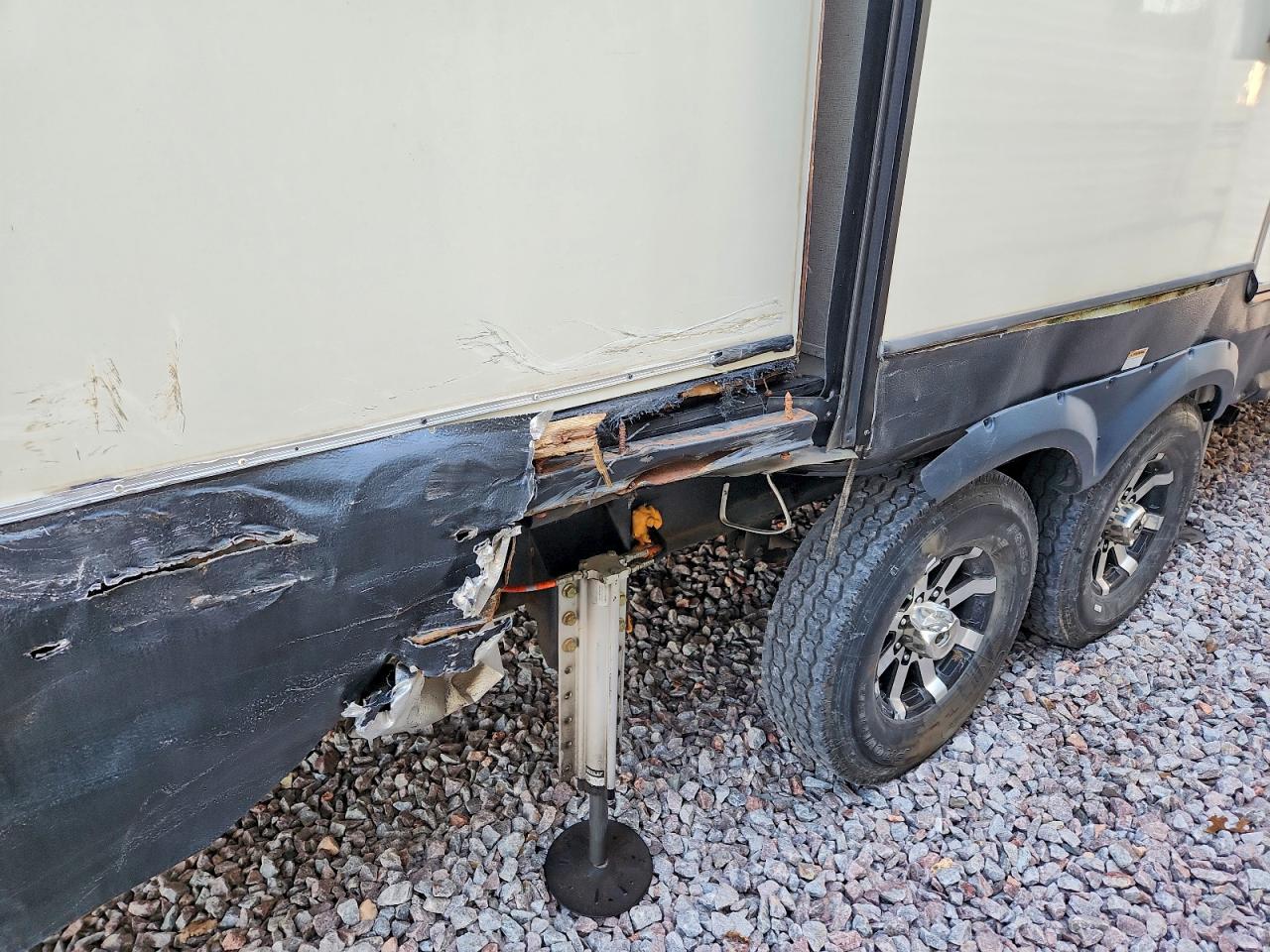 2019 KEYSTONE Alpine 370 VIN 4YDF3702XKE780362 photo 9