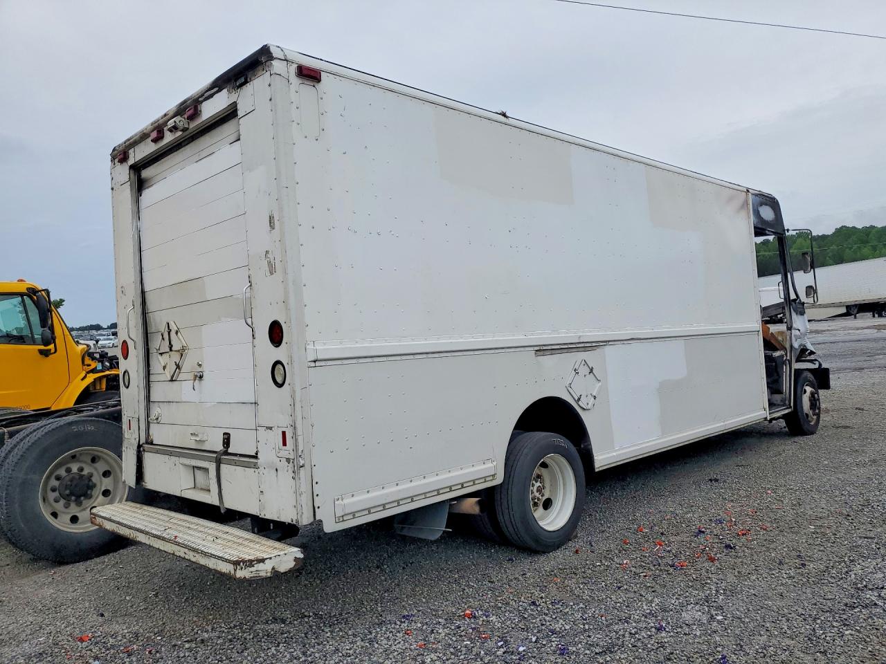 2000 FREIGHTLINER All other VIN 4UZA5FAC2YCG64049 photo 3