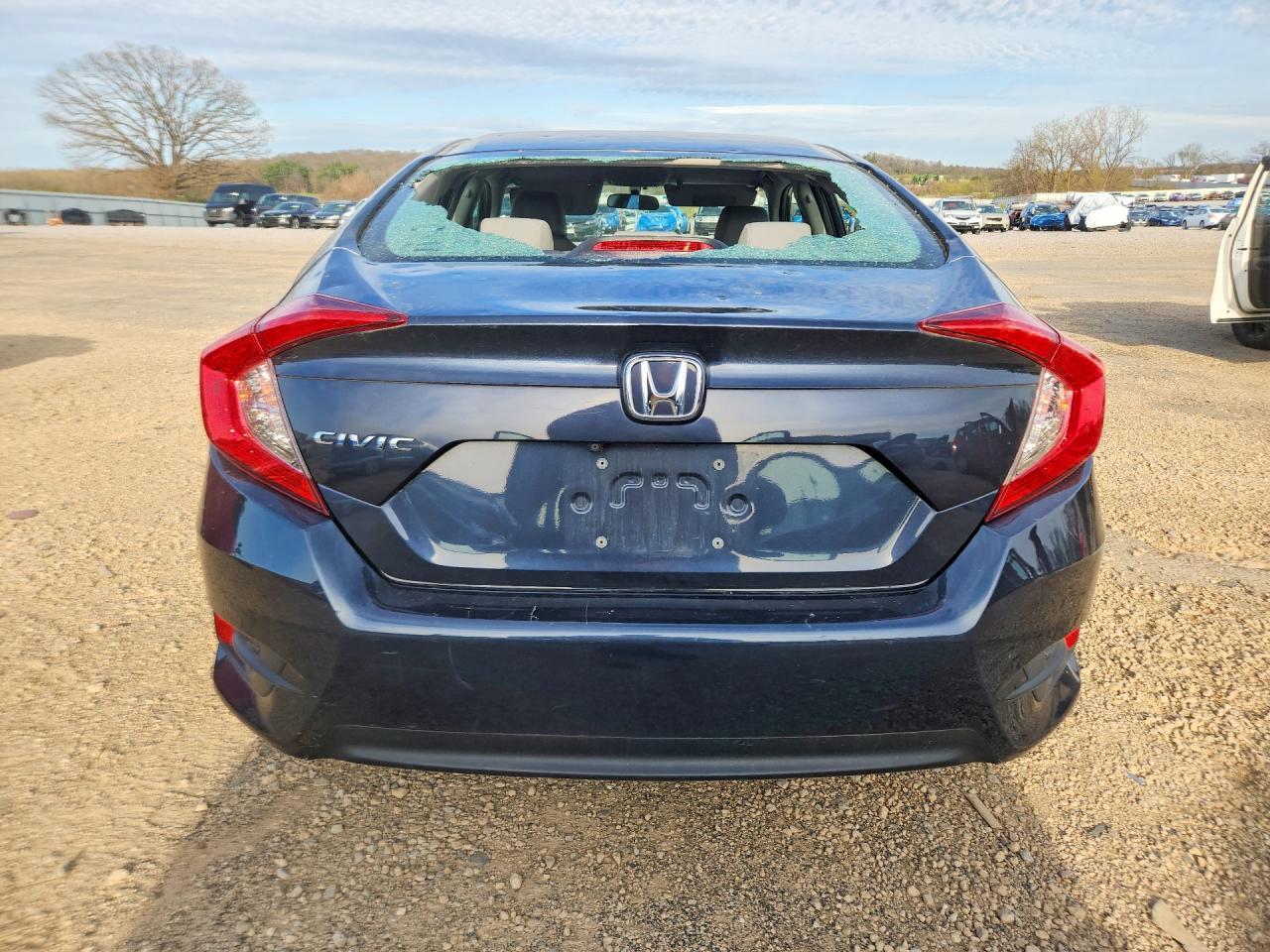 2018 Honda Civic VIN 19XFC2F58JE042165 photo 6