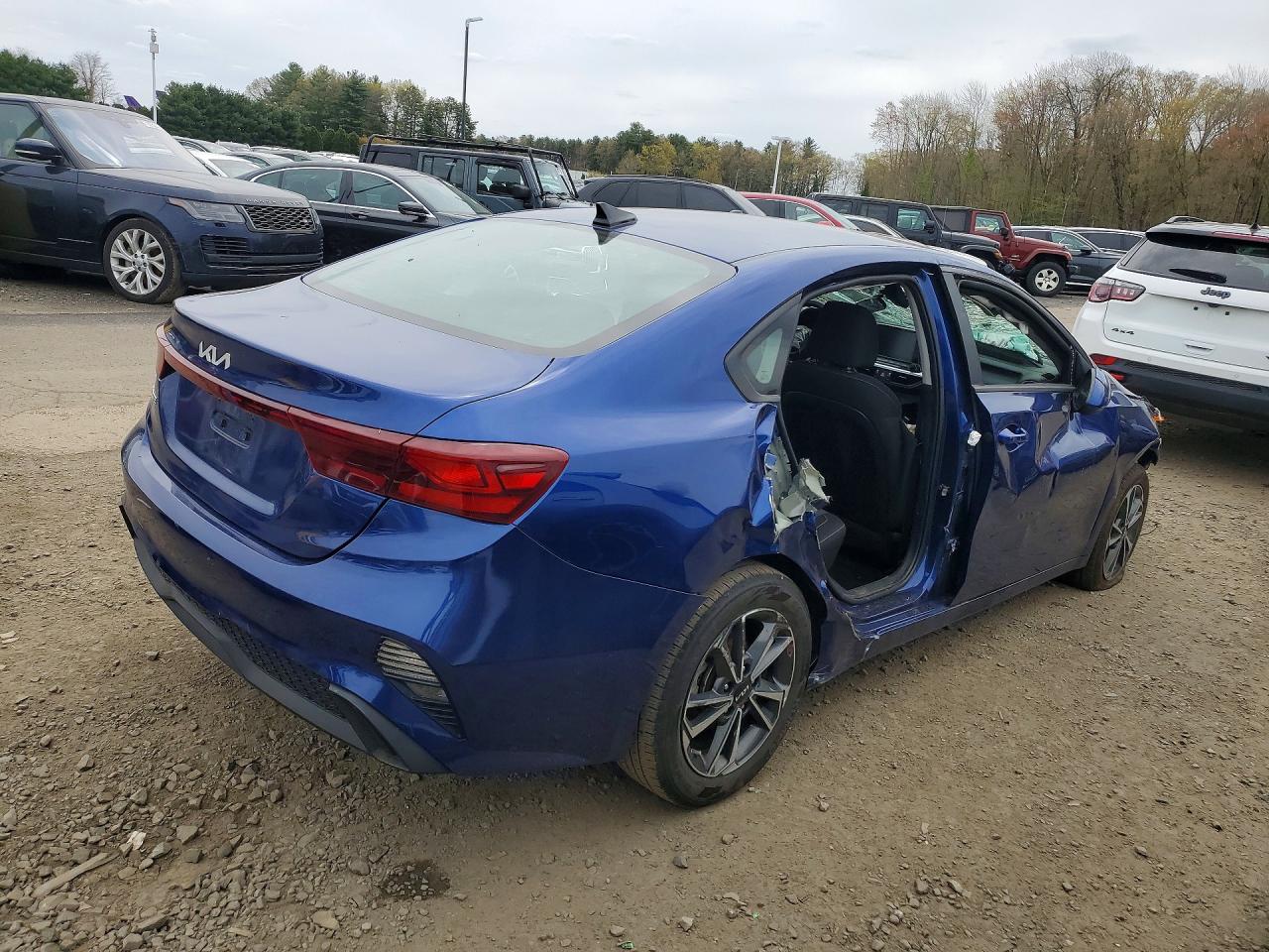 2023 Kia Forte lxs VIN 3KPF24AD5PE579680 photo 3