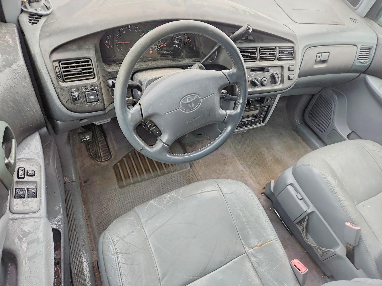 1999 Toyota Sienna VIN 4T3ZF13C6XU163890 photo 8