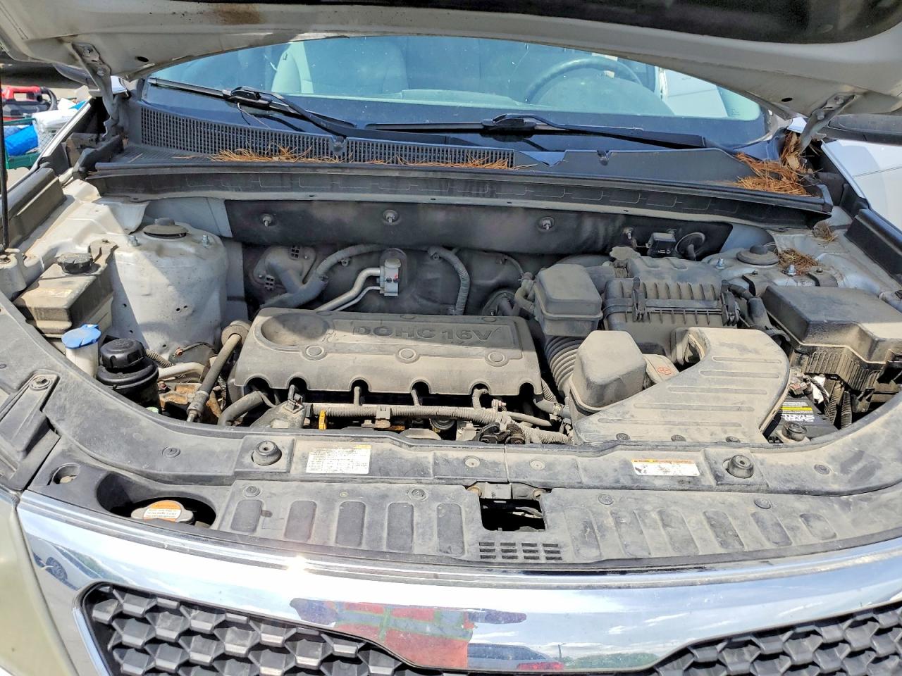 2011 Kia Sorento VIN 5XYKT3A1XBG032329 photo 12