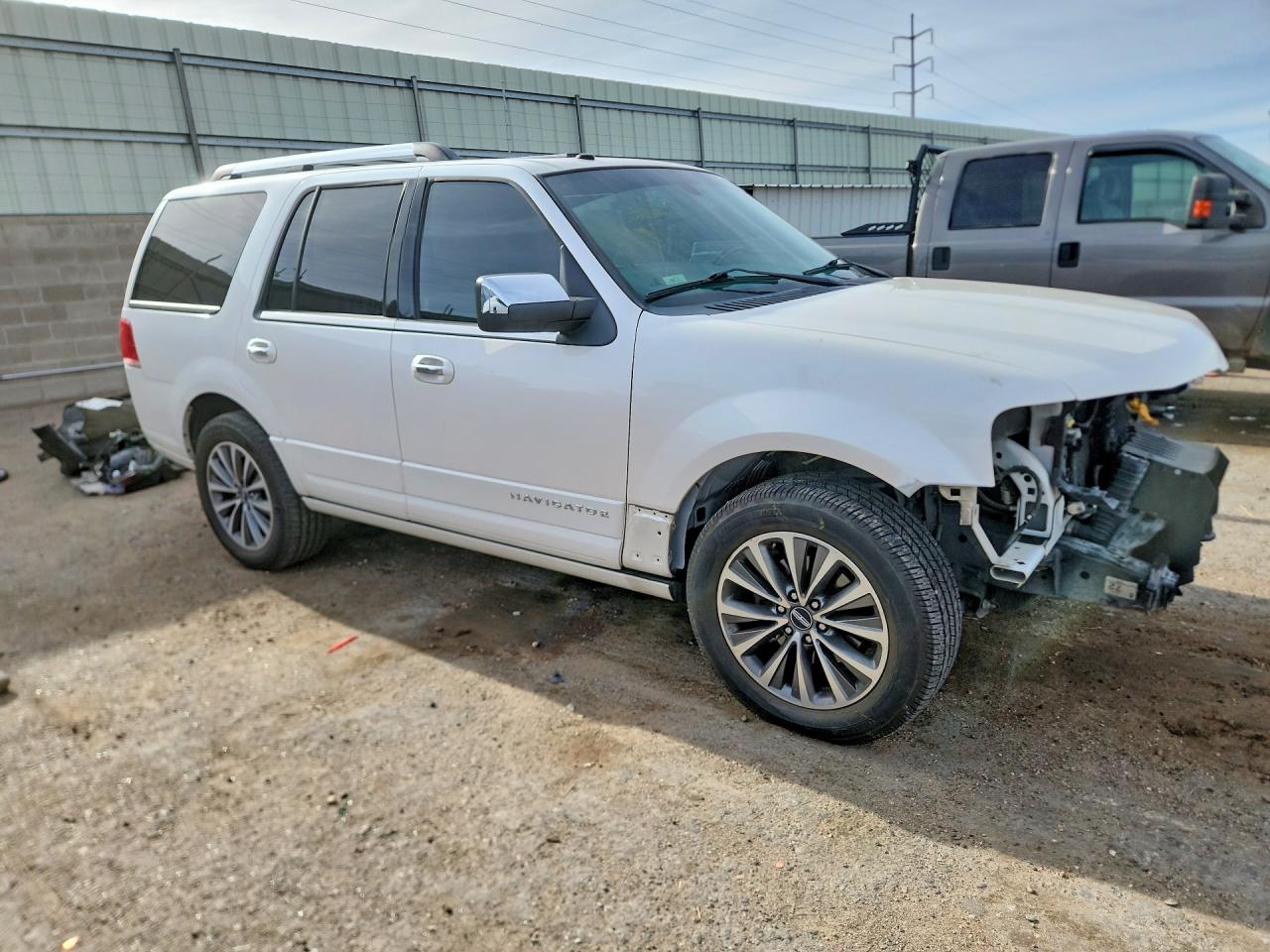 2017 Lincoln Navigator VIN 5LMJJ2JT5HEL12067 photo 4