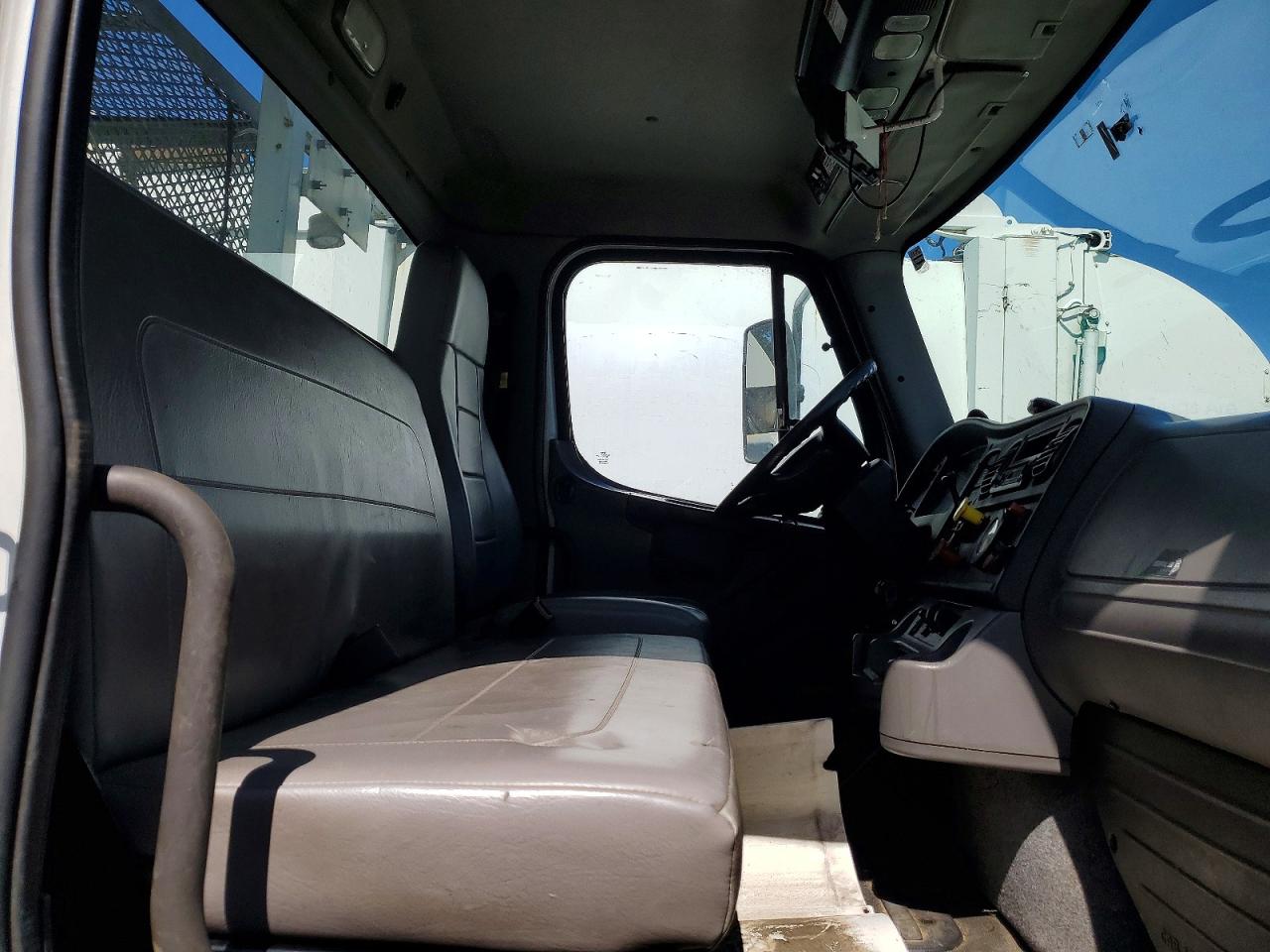2016 FREIGHTLINER All other VIN 1FVAC4DX8GHGZ1307 photo 5
