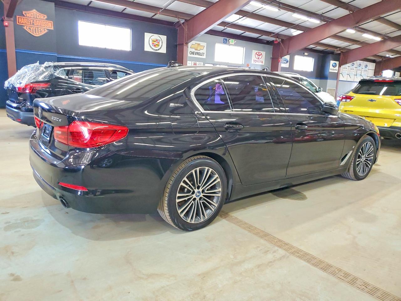 2019 BMW 5 series VIN WBAJA9C50KB389739 photo 3