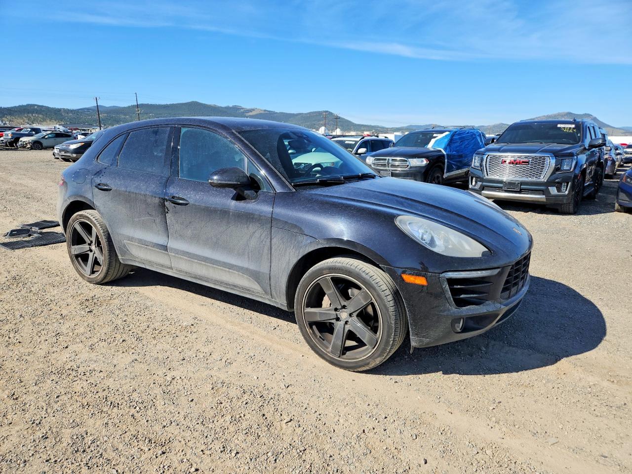 2017 Porsche Macan VIN WP1AB2A54HLB13902 photo 4
