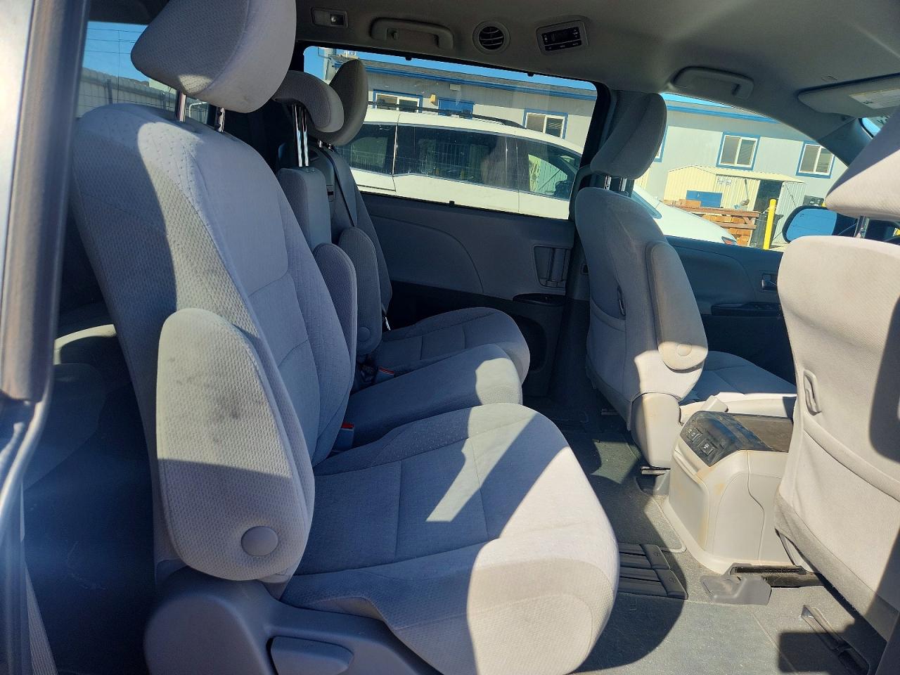 2020 Toyota Sienna VIN 5TDKZ3DCXLS062561 photo 11