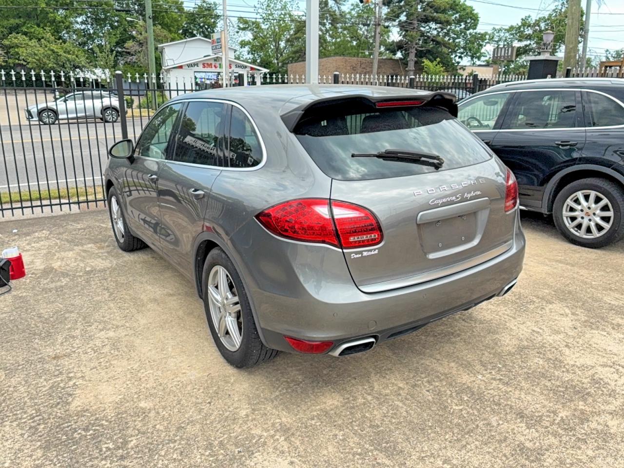 2013 Porsche Cayenne VIN WP1AE2A29DLA14418 photo 3