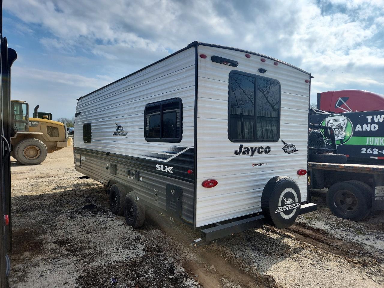 2024 JAYCO Jayflight VIN 1UJBC0BL9R1YZ0500 photo 3