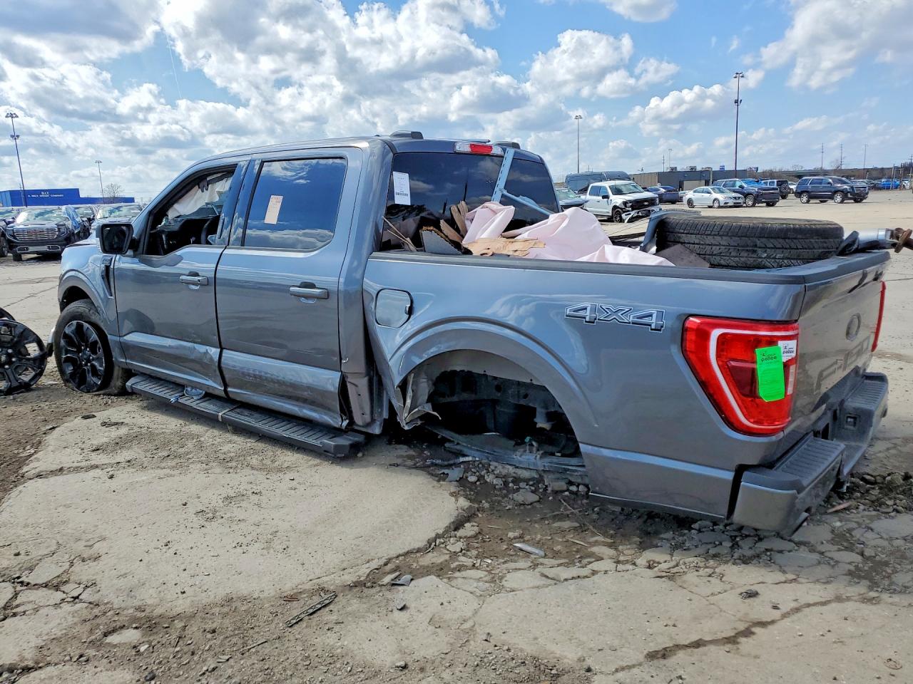 2022 Ford F150 VIN 1FTFW1E88NFB16175 photo 2