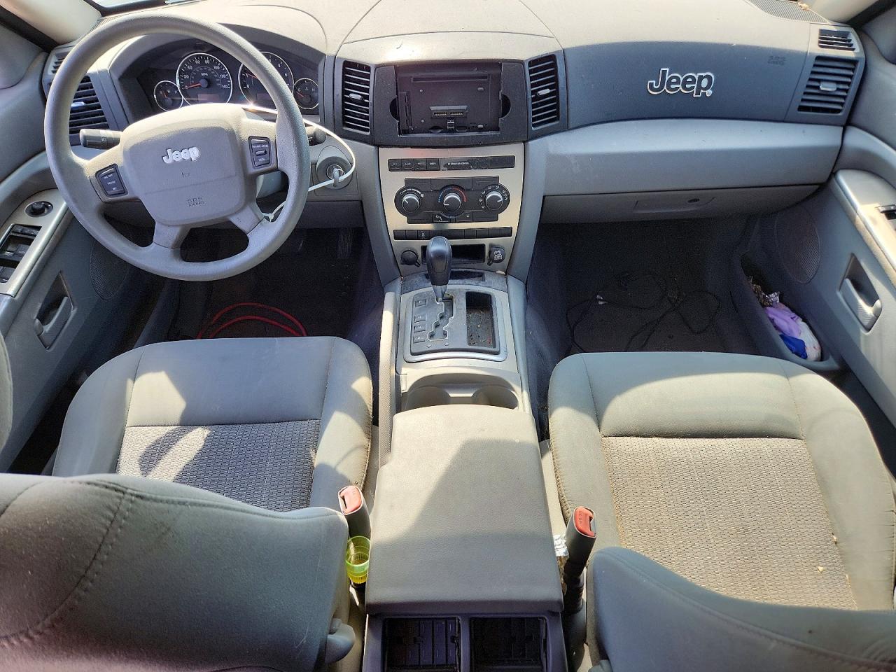 2007 Jeep Cherokee VIN 1J8GR48K77C548323 photo 8