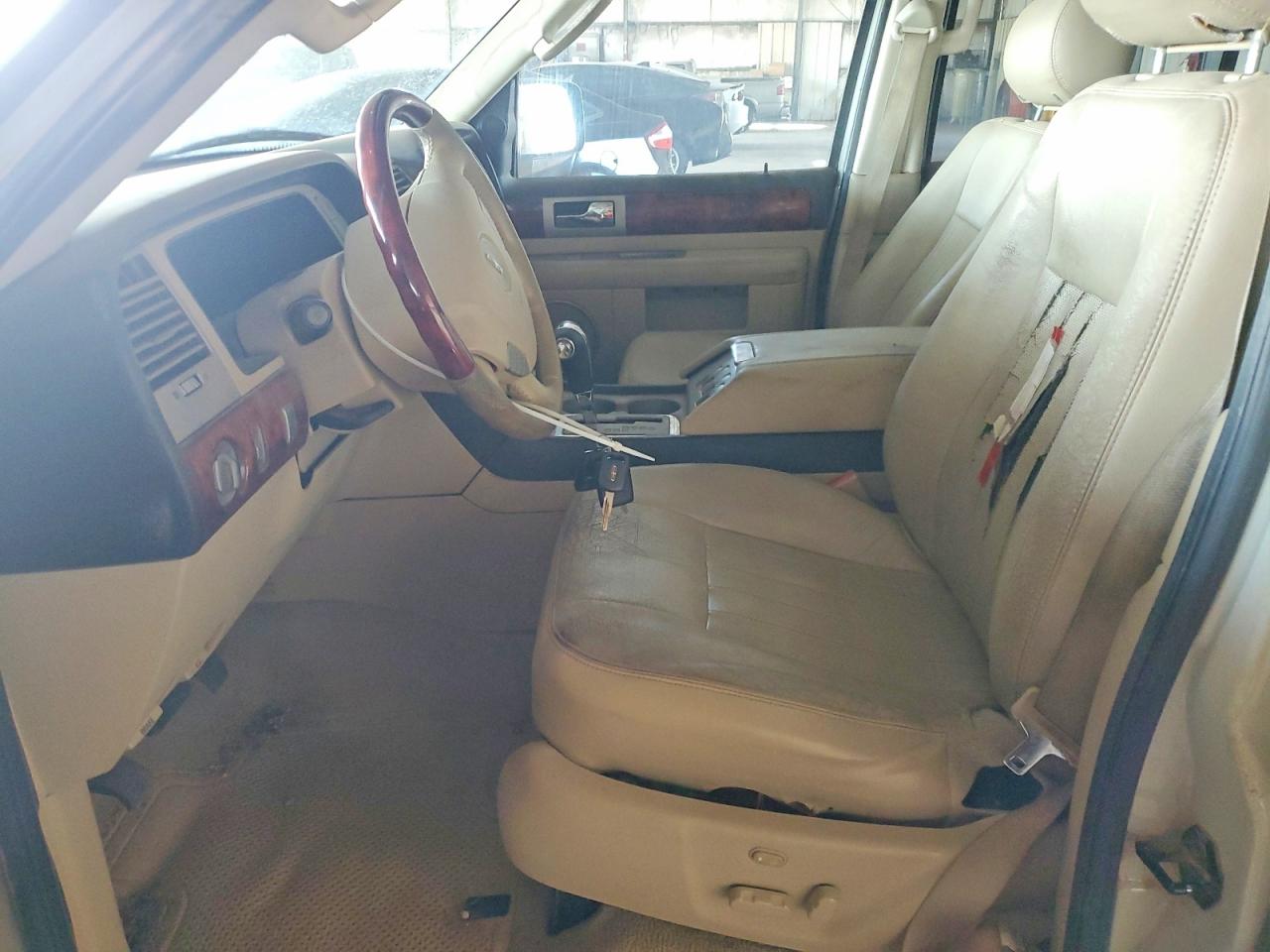 2005 LINCOLN Navigator VIN 5LMFU28505LJ04884 photo 7