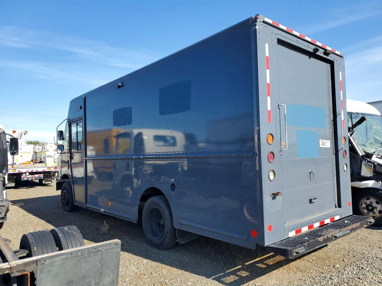 2021 FREIGHTLINER All other VIN 4UZAC2EA6MCMN0101 photo 2