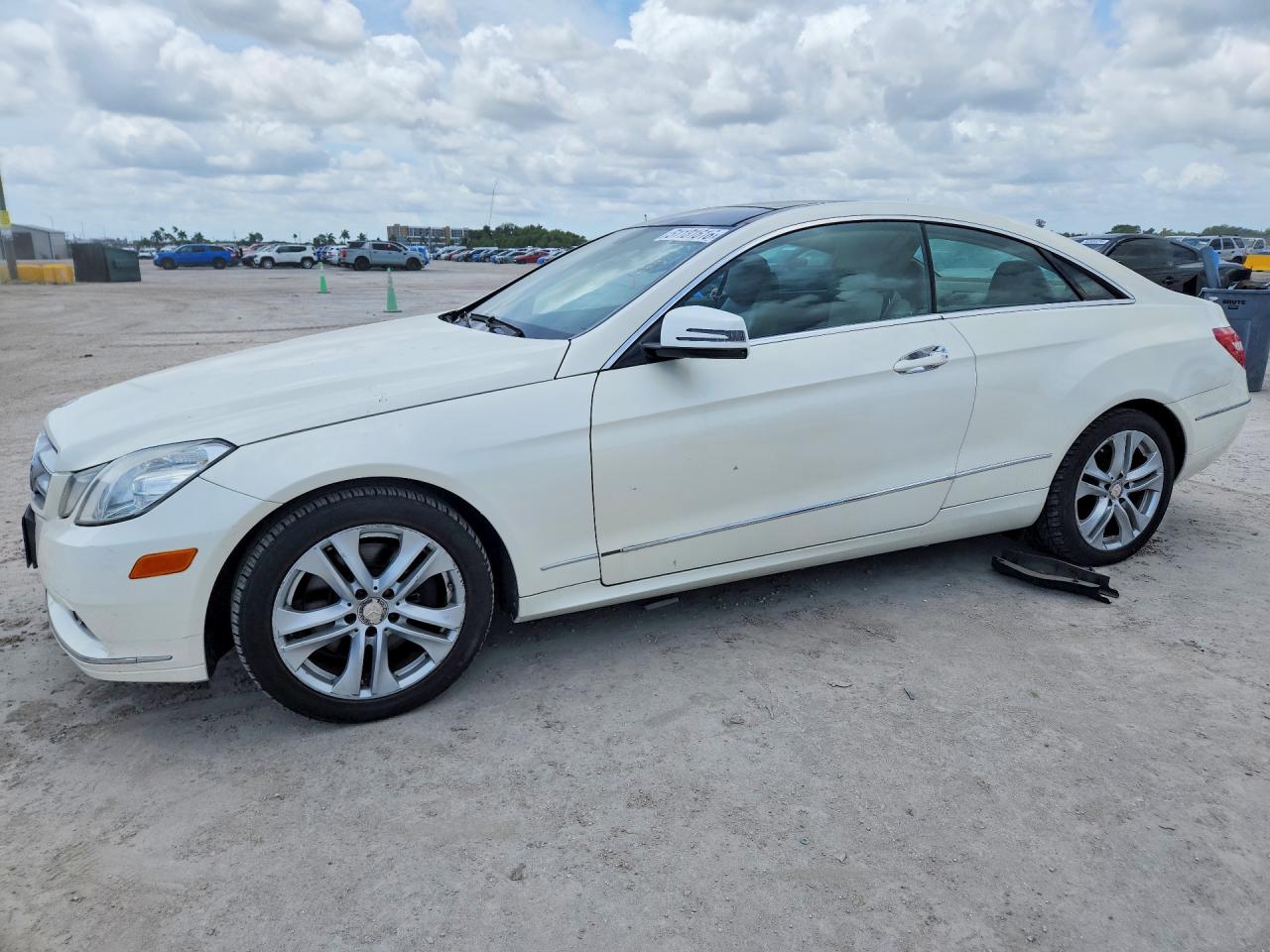 2010 Mercedes-Benz E-class VIN WDDKJ5GB8AF046805 photo 1