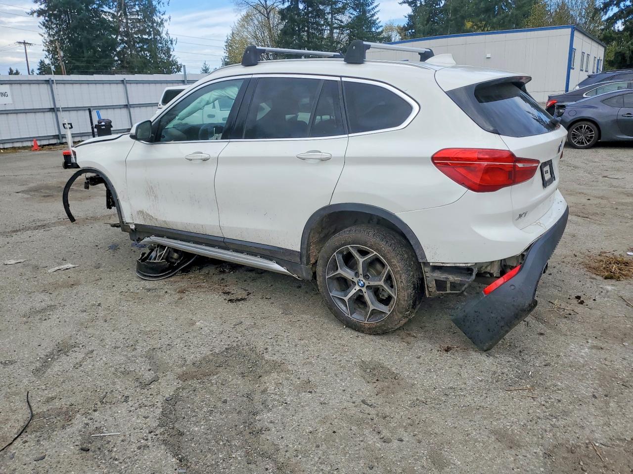 2018 BMW X1 VIN WBXHT3C35J5L28748 photo 2