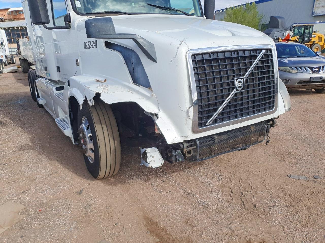2015 Volvo Vn VIN 4V4NC9EH0FN922879 photo 9