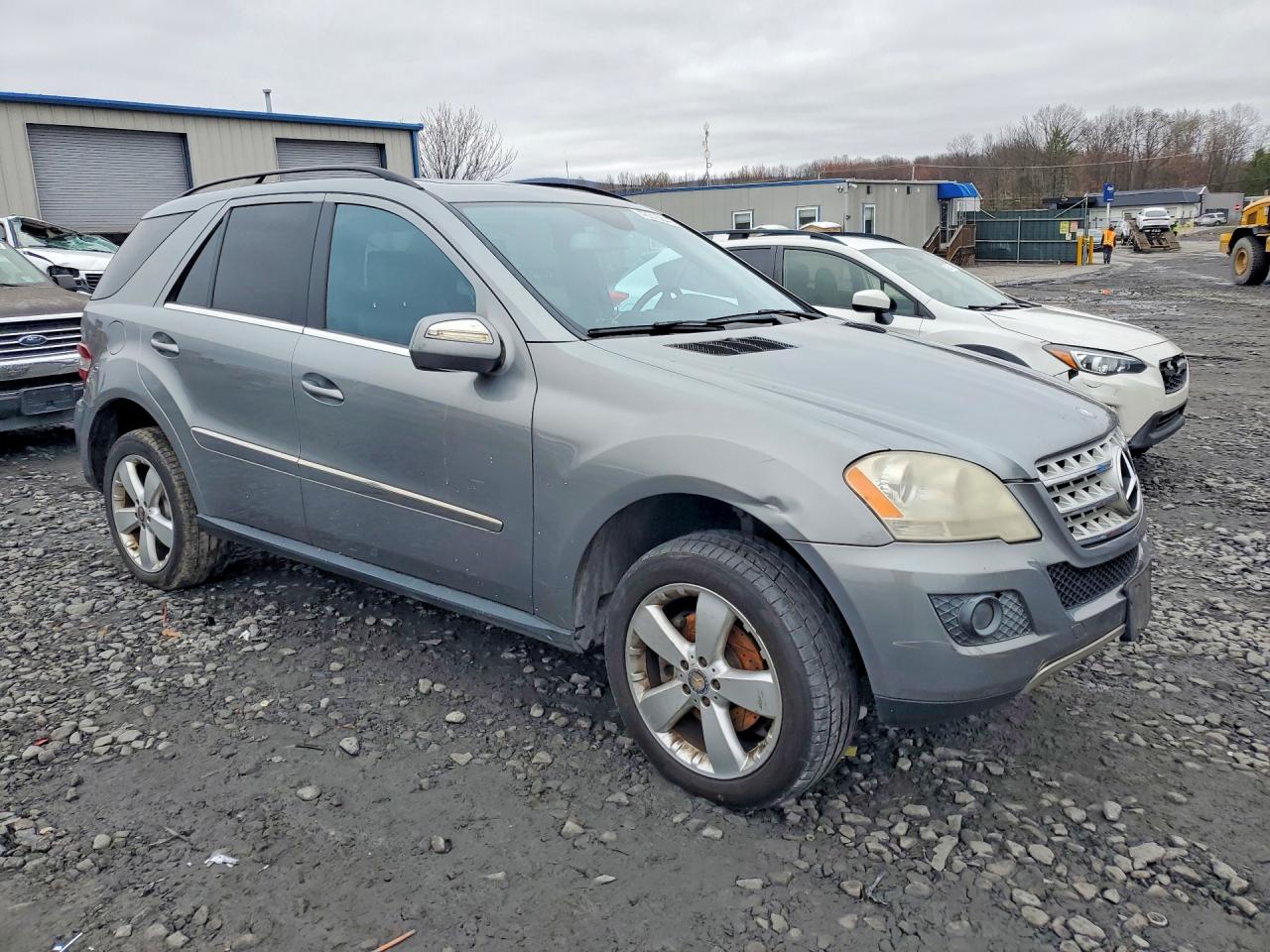 2010 Mercedes M-class VIN 4JGBB8GB5AA618088 photo 4