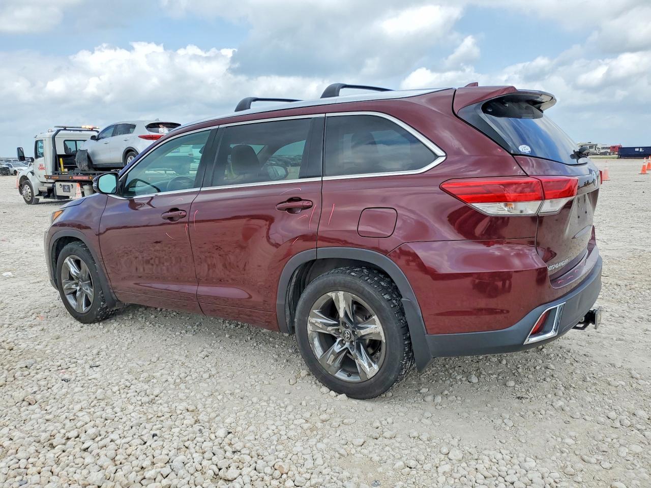 2017 TOYOTA Highlander VIN 5TDDZRFH6HS435932 photo 2