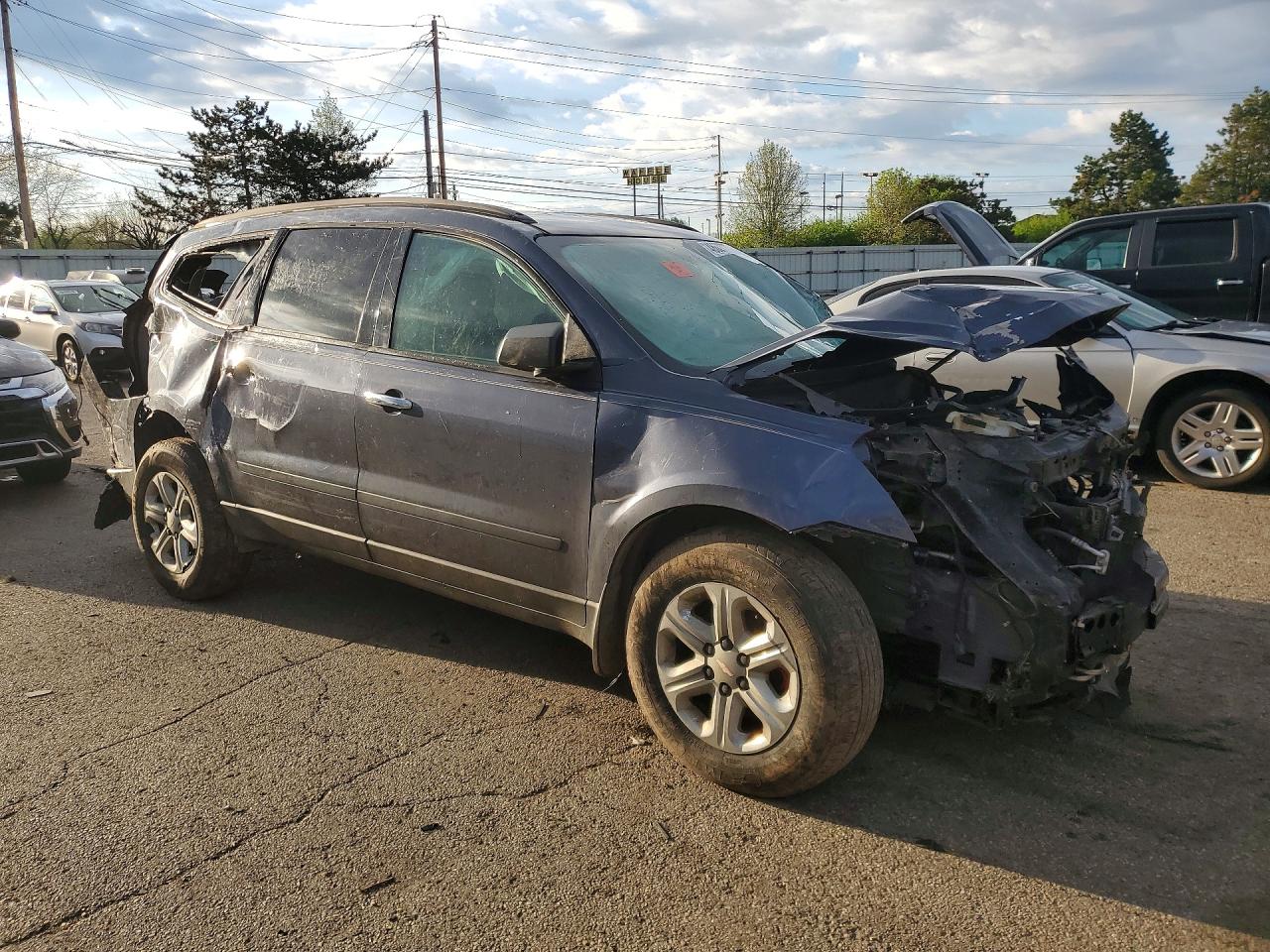 2013 Chev Traverse VIN 1GNKRFEDXDJ163954 photo 4