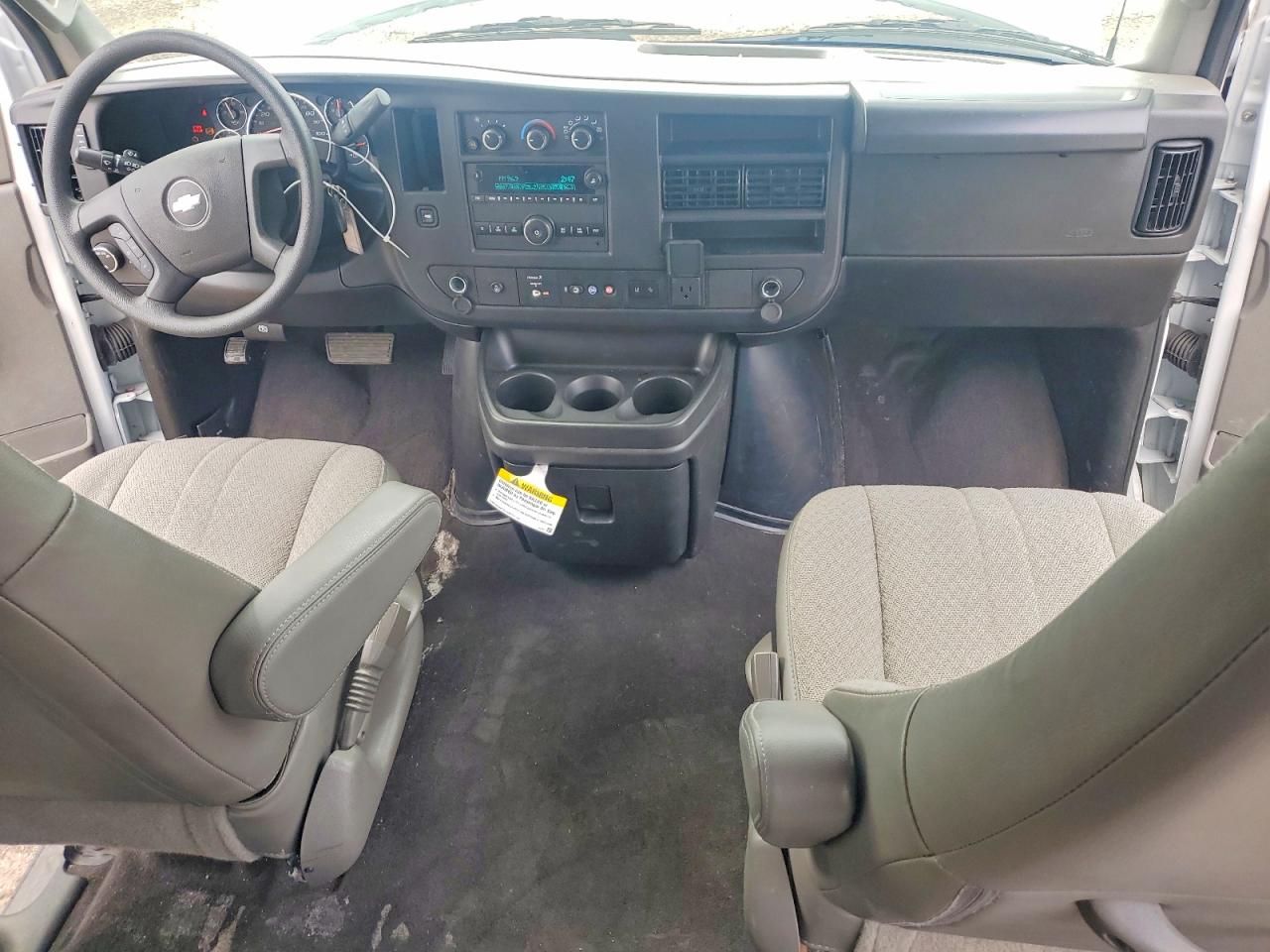 2025 Chevrolet Express VIN 1GAZGPF71S1165061 photo 8