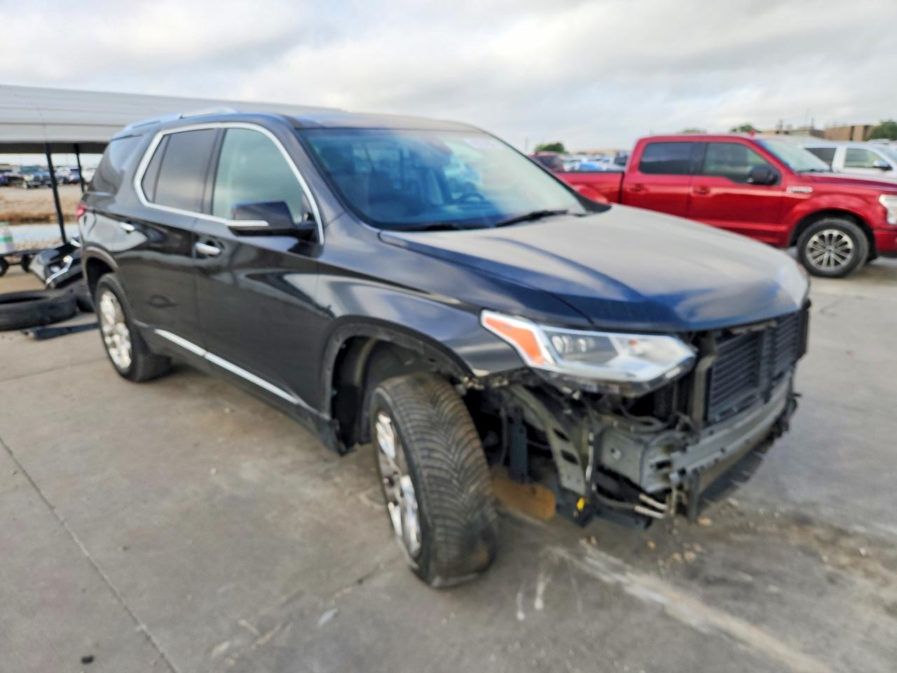 2018 Chevrolet Traverse VIN 1GNEVKKW4JJ109391 photo 4