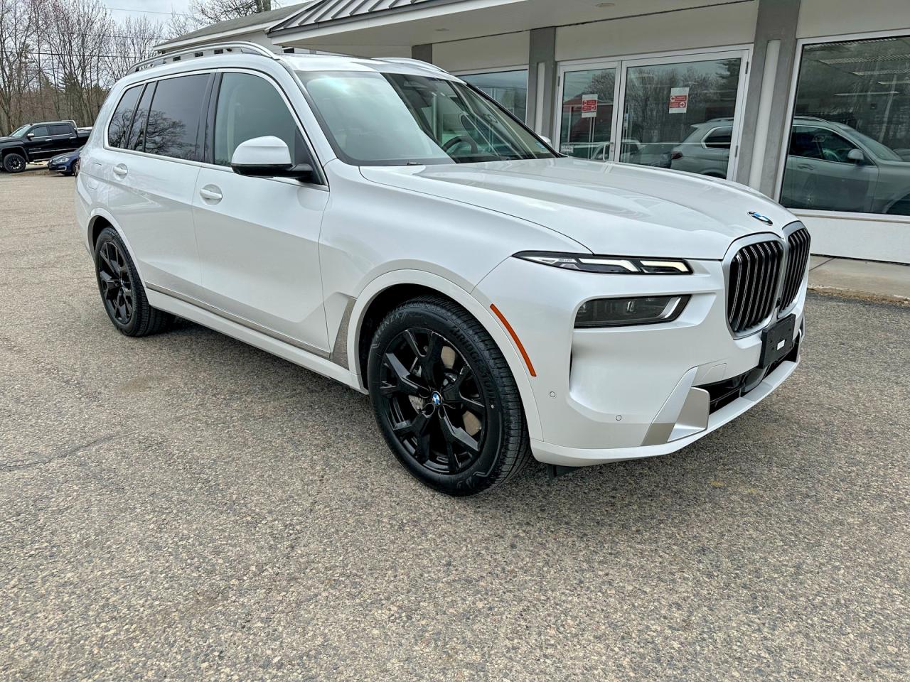 2024 BMW X7 VIN 5UX23EM03R9U24321 photo 1