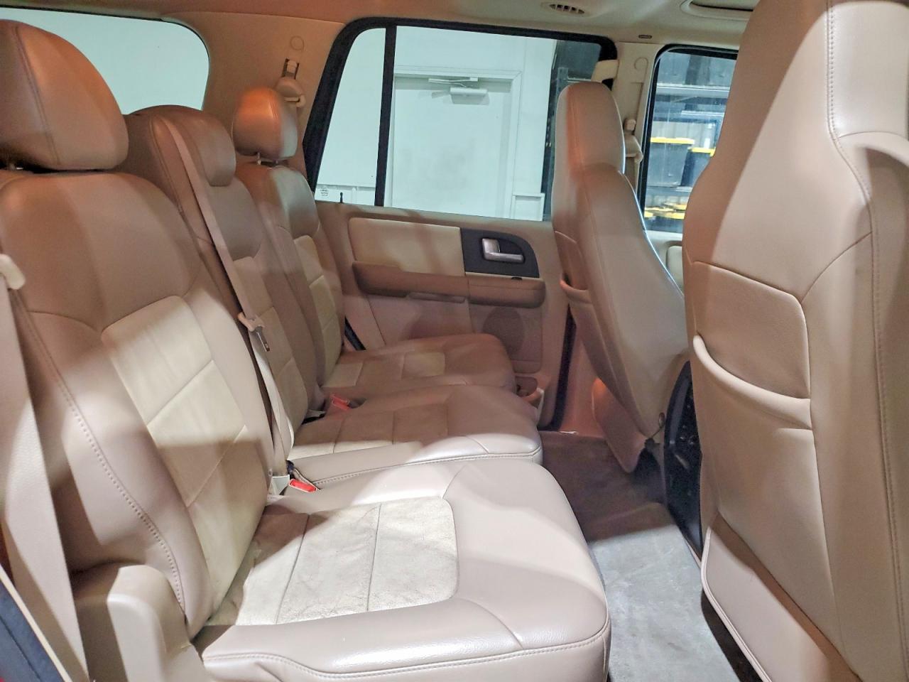 2004 Ford Expedition VIN 1FMFU18L24LB35189 photo 11