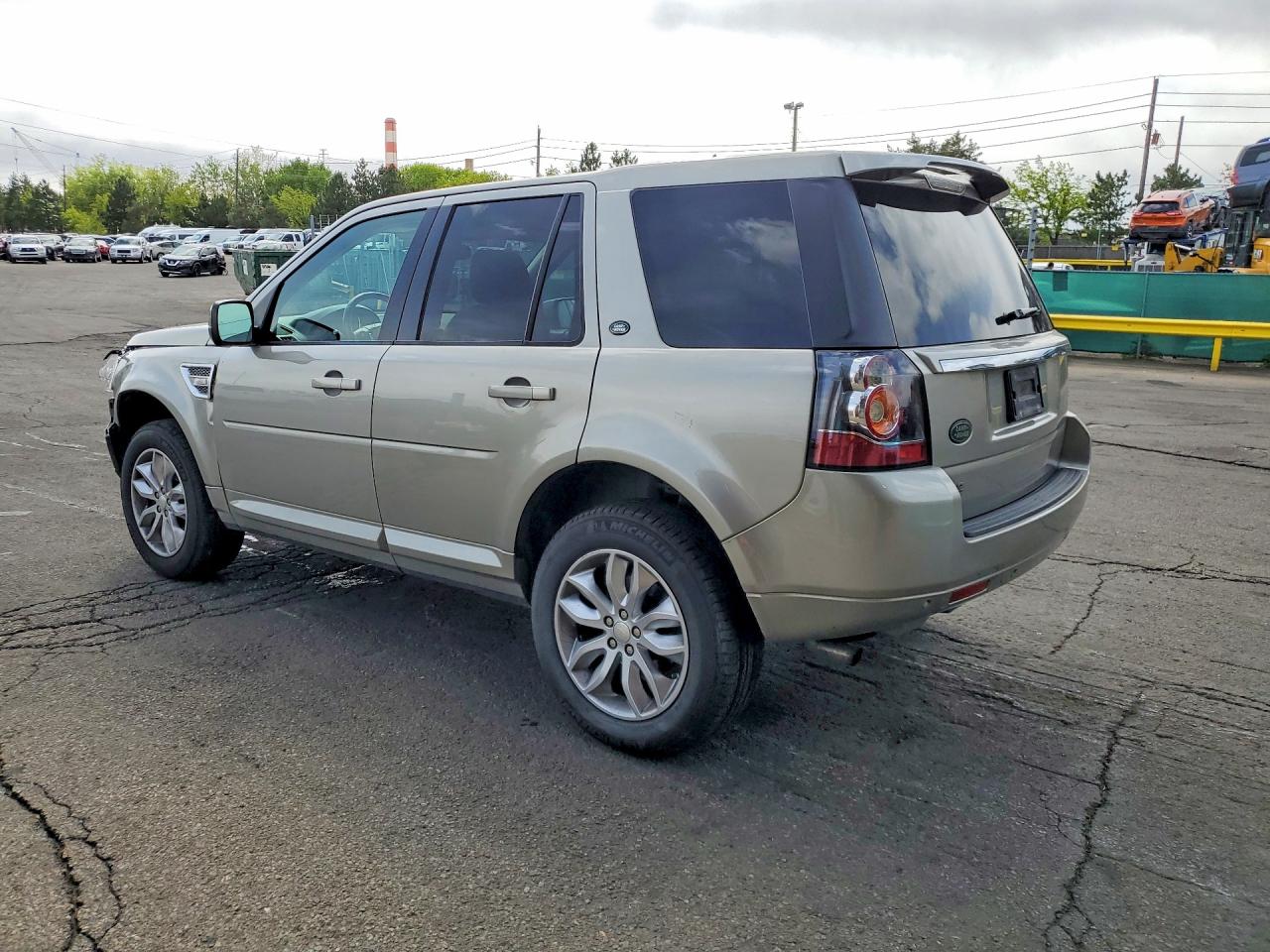 2014 Land Lr2 VIN SALFR2BGXEH412529 photo 2