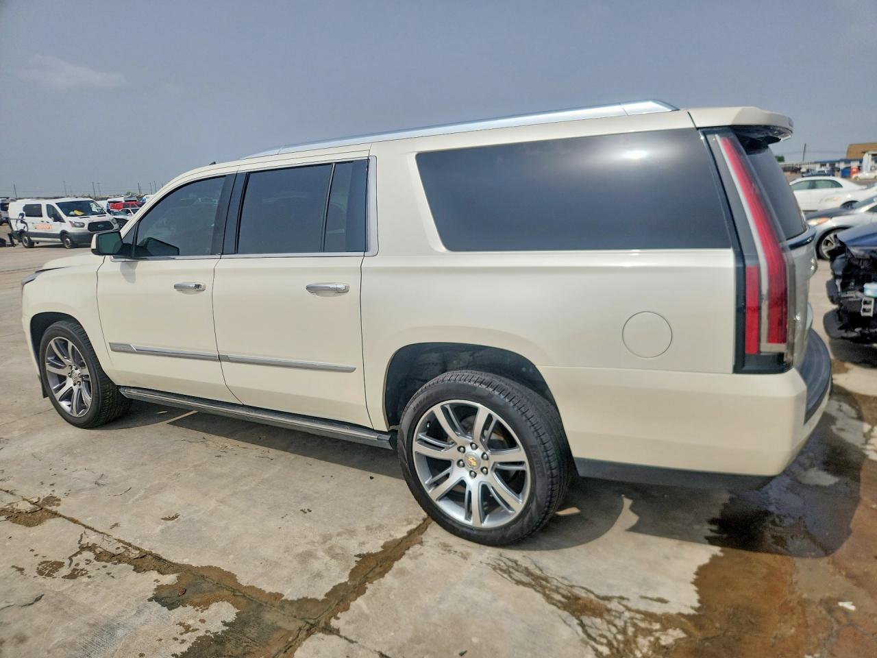 2015 Cadillac Escalade VIN 1GYS3JKJ6FR268304 photo 2