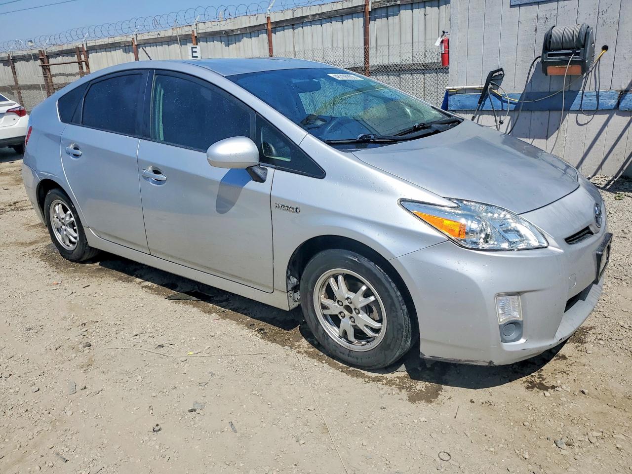 2011 Toyota Prius VIN JTDKN3DU4B0292358 photo 4