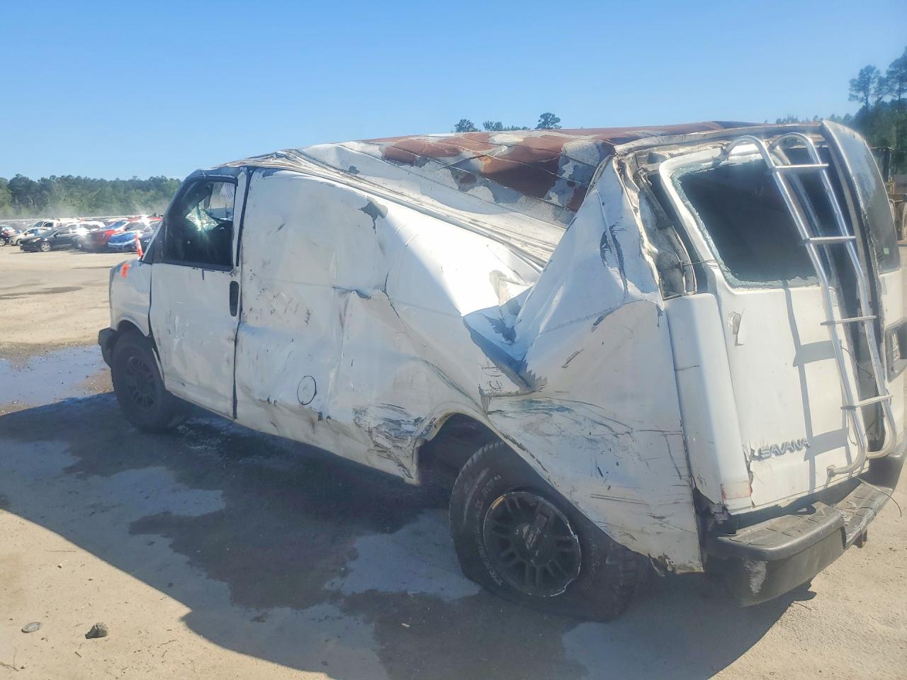 2005 Chevrolet Express VIN 1GCFG15X951140549 photo 2