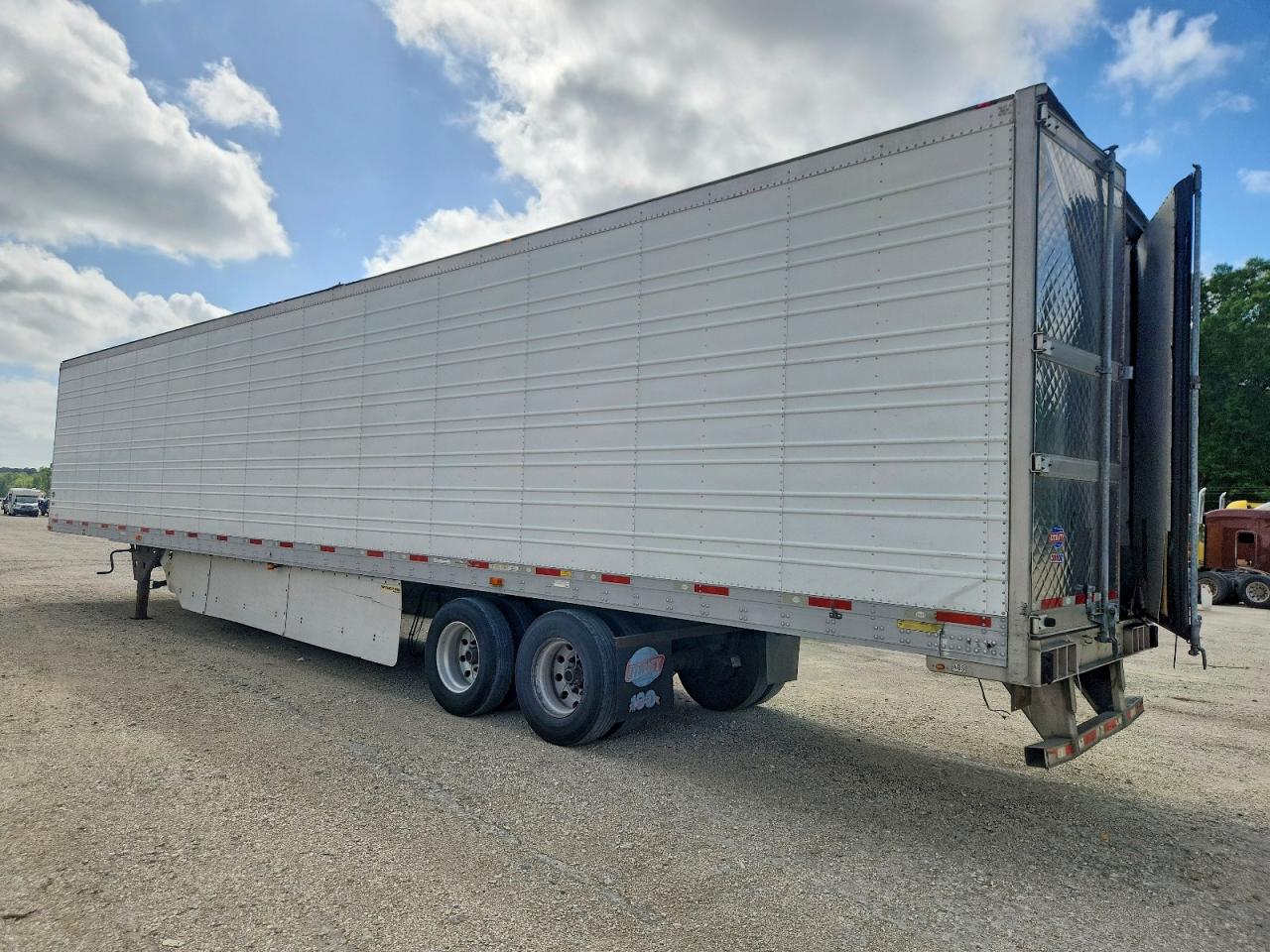 2015 UTILITY All models VIN 1UYVS2538FU115902 photo 3