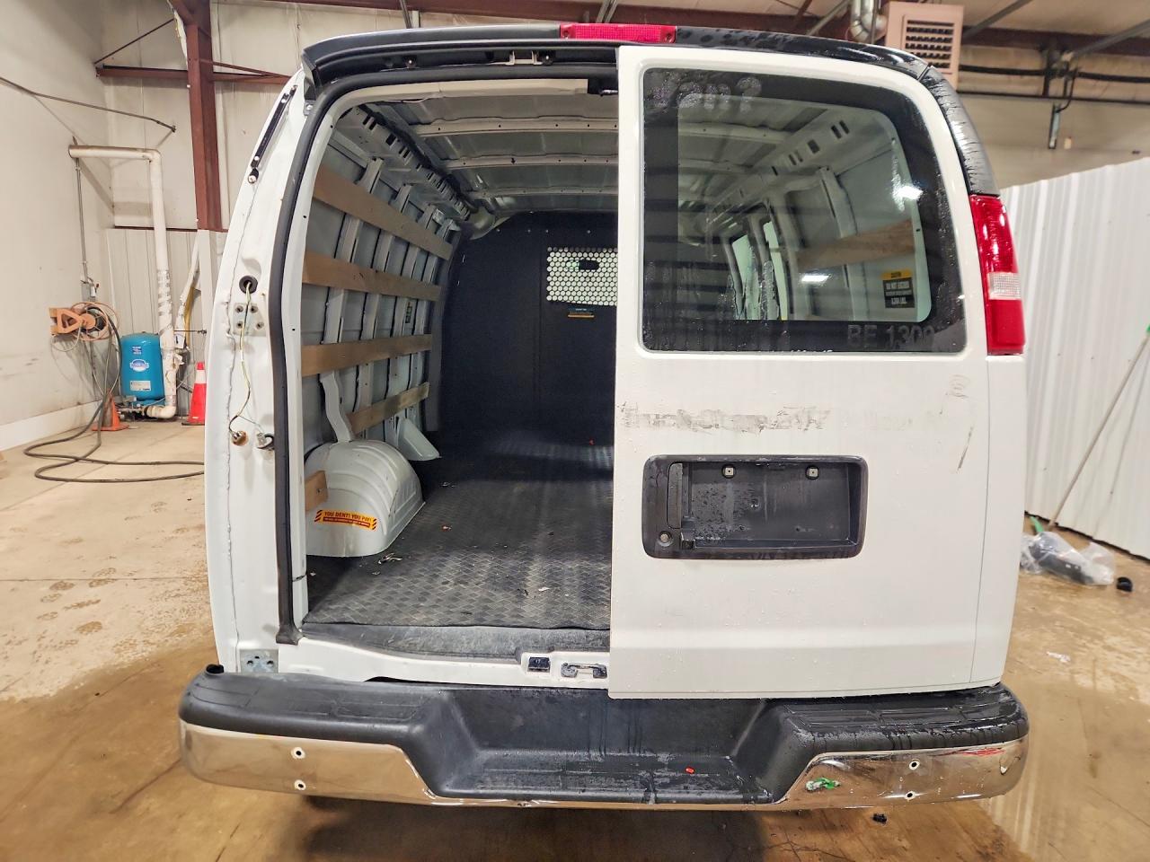 2025 CHEV Express VIN 1GCWGAFP1S1177847 photo 6
