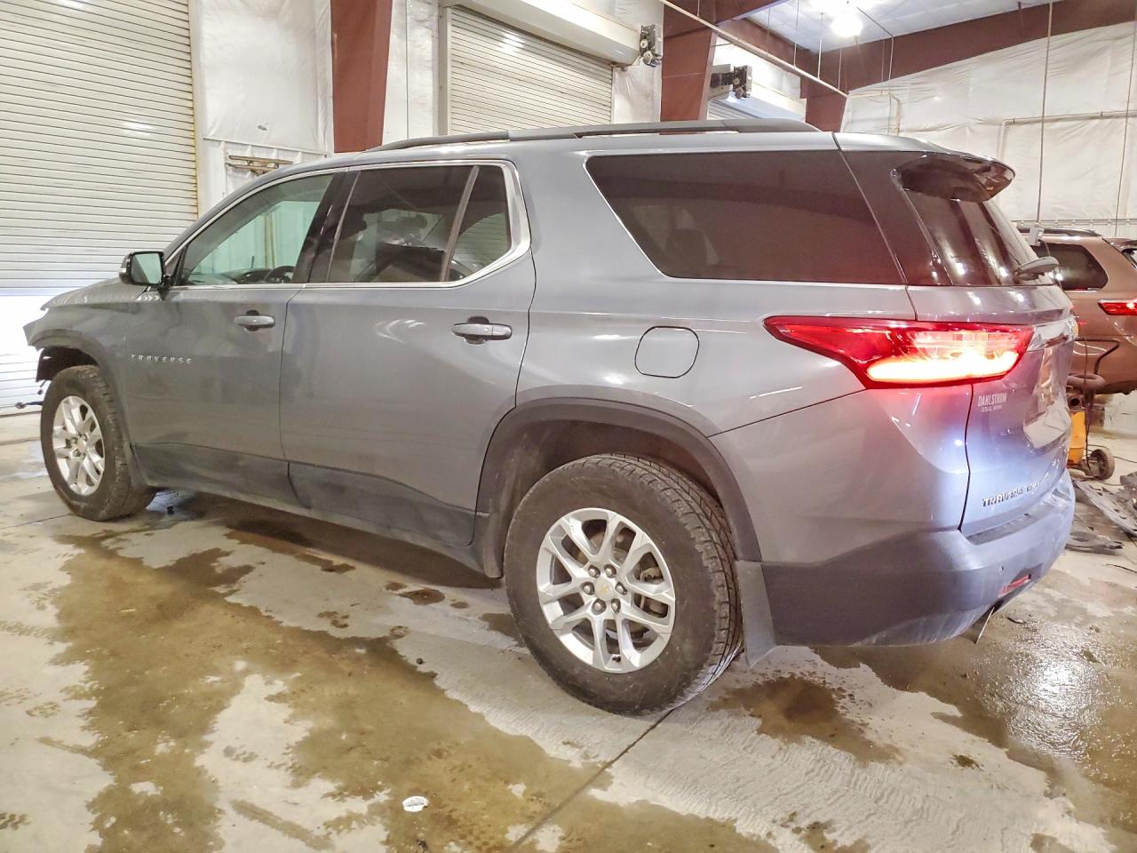 2019 Traverse VIN 1GNEVGKWXKJ150431 photo 2