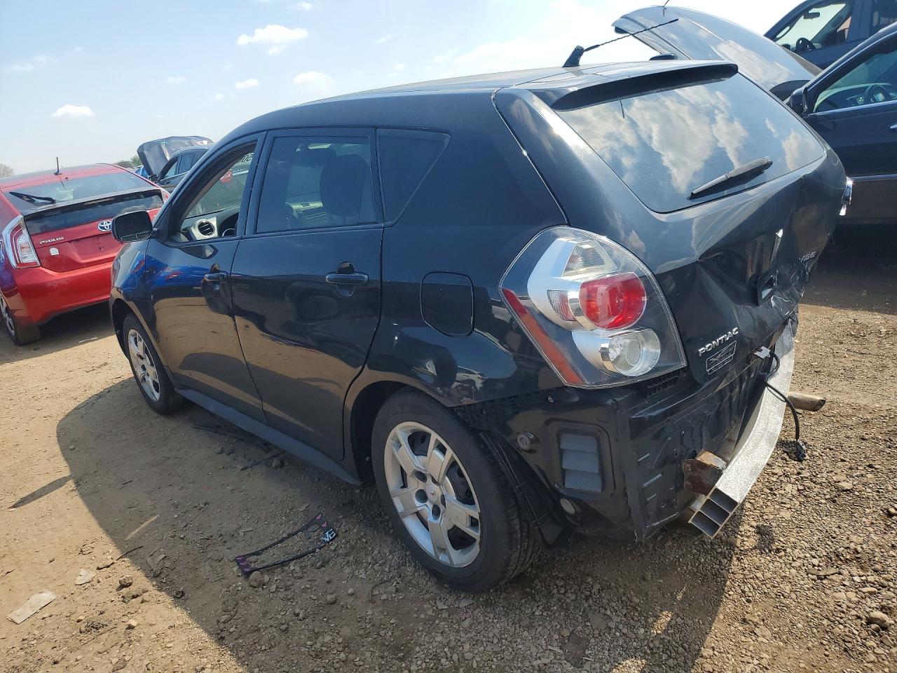 2010 Pontiac Vibe VIN 5Y2SP6E05AZ413545 photo 2