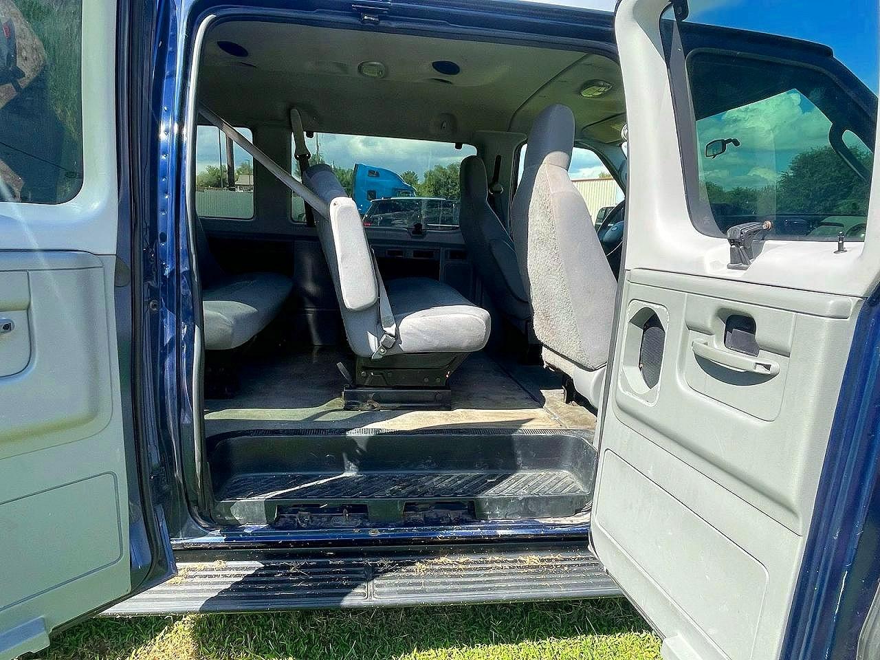 2011 Ford Econoline VIN 1FBNE3BL6BDB17632 photo 6