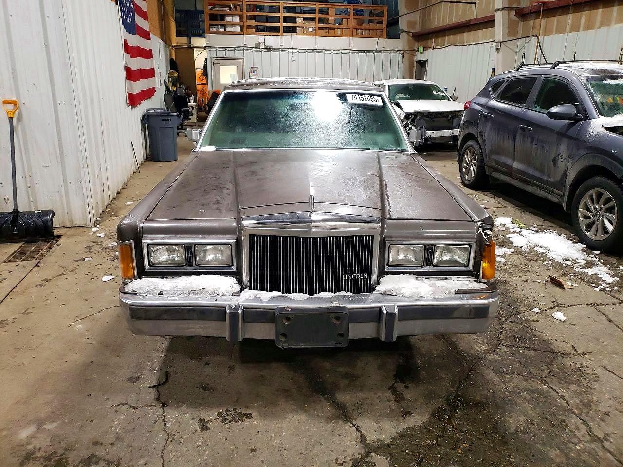 1989 LINCOLN Towncar VIN 1LNBM81F6KY799832 photo 5