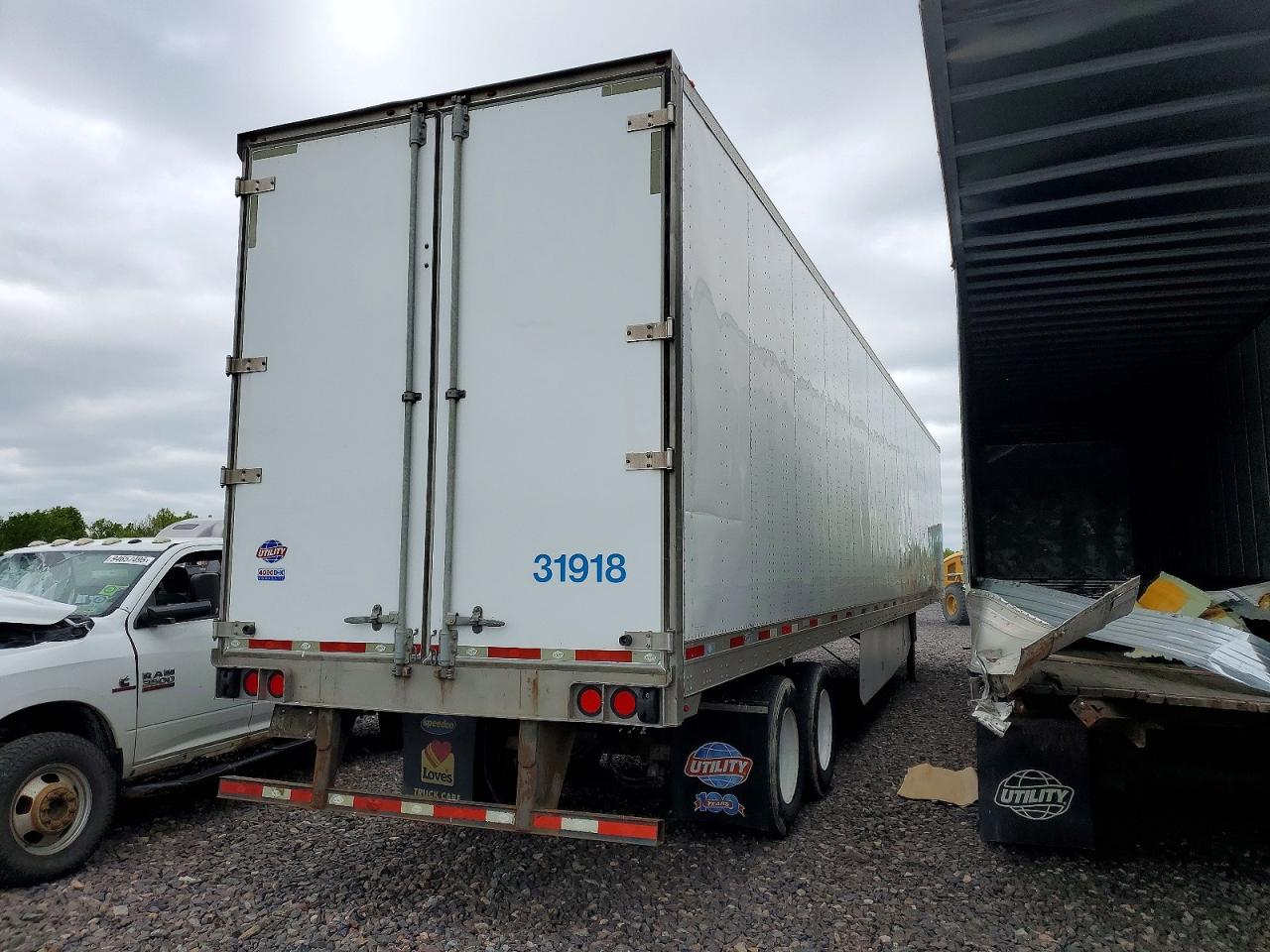 2019 UTILITY All models VIN 1UYVS2533K3665203 photo 4