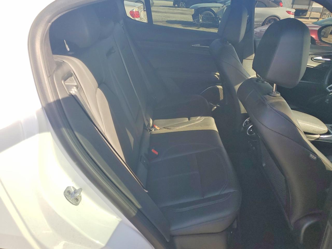 2022 Alfa Stelvio VIN ZASPAJAN8N7D44189 photo 11