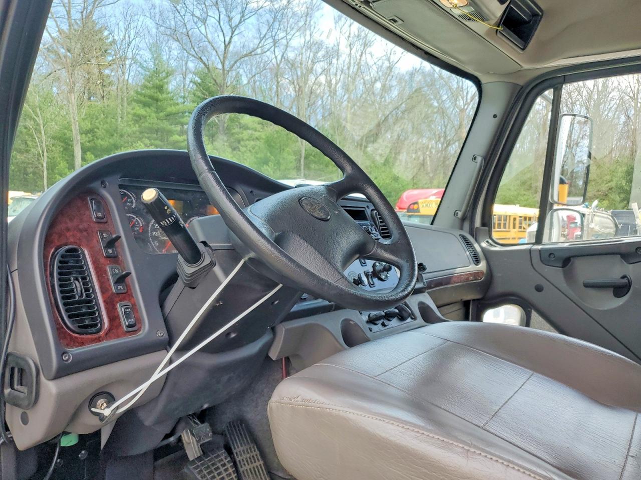 2019 FREIGHTLINER All other VIN 3ALACWD21KDKC6956 photo 8